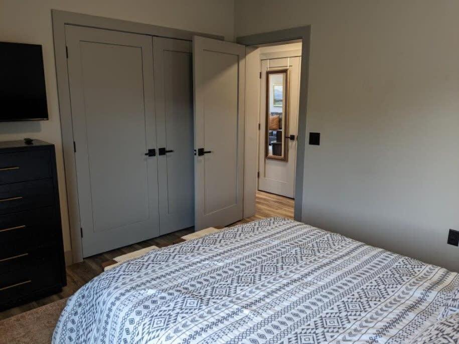 Modern Condo 210 Just Blocks From Lake Michigan Traverse Stadt Exterior foto