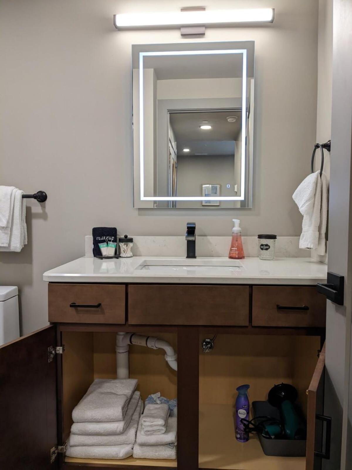 Modern Condo 210 Just Blocks From Lake Michigan Traverse Stadt Exterior foto